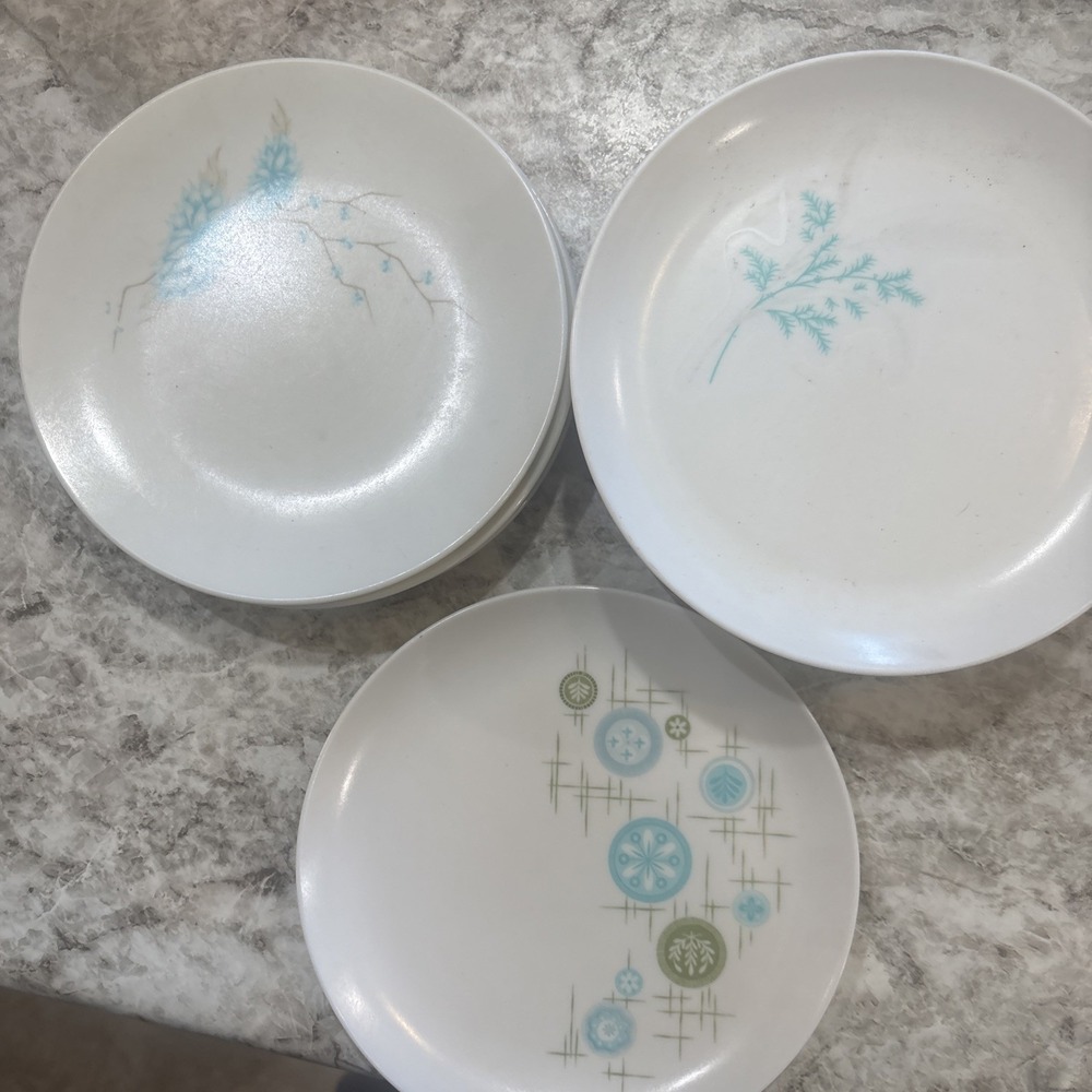 13 Vintage‎ 6inch Plastic Plates